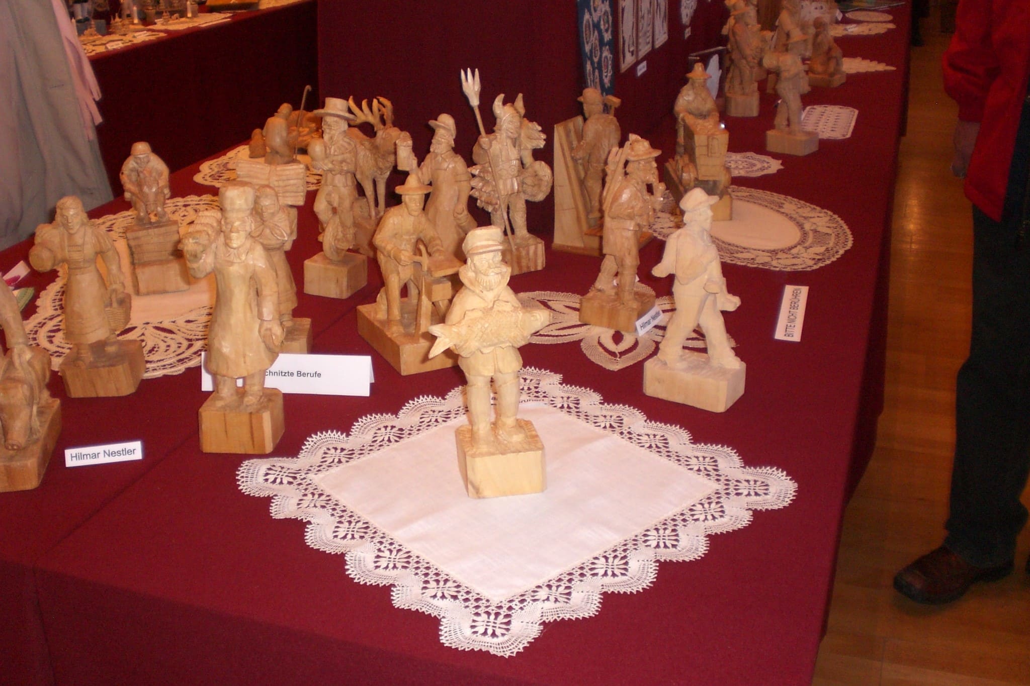 Austellung von Schnitzfiguren